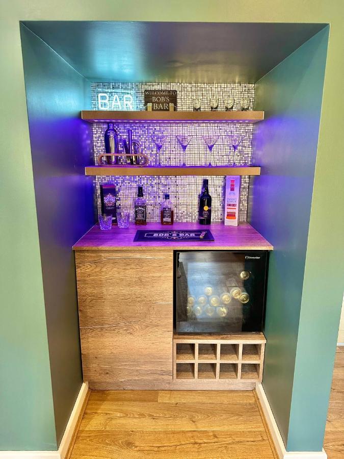 Large Family With Hot Tub - Sky Sports - Water Bed - Free Parking Holiday home Bournemouth