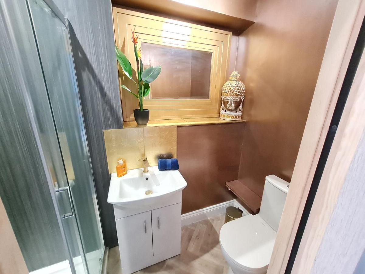 Motel Blue Buddha Lemur Lodge: Beachside Retreat With Kitchen Bournemouth