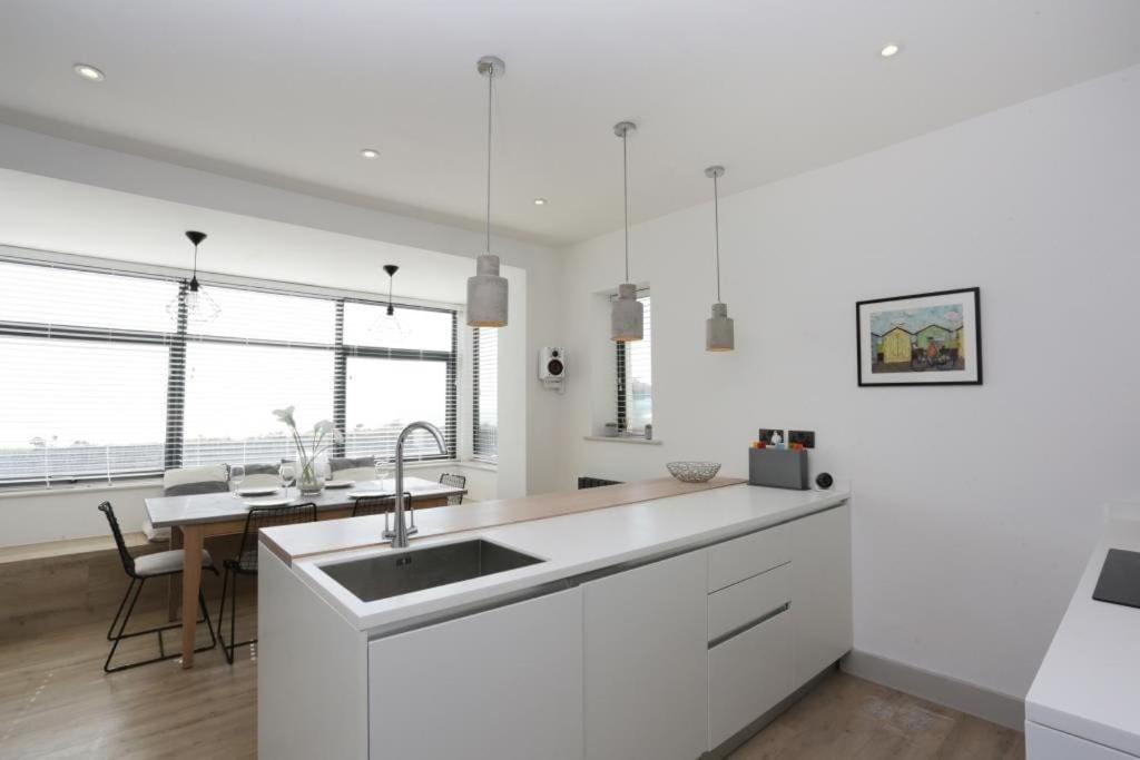 Bournecoast: 3 Bed-sea Views/balcony/garden-hb6314 Holiday home