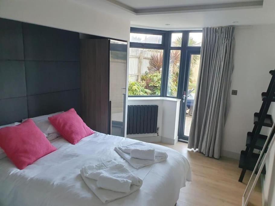 Bournecoast: 3 Bed-sea Views/balcony/garden-hb6314 *