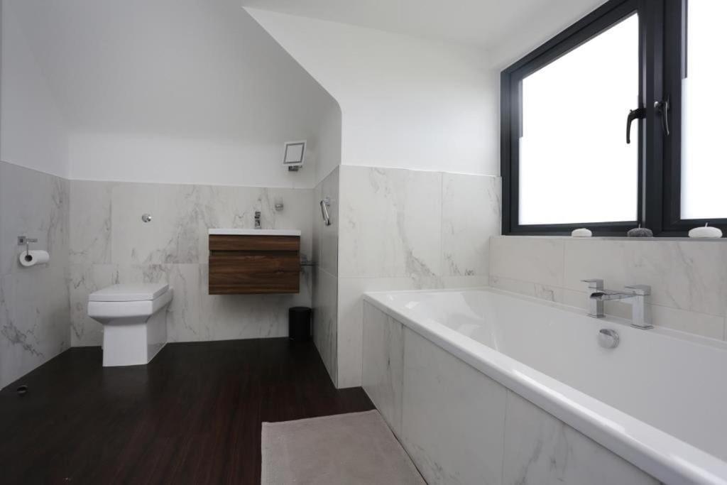 Bournecoast: 3 Bed-sea Views/balcony/garden-hb6314