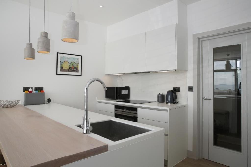 Bournecoast: 3 Bed-sea Views/balcony/garden-hb6314 *