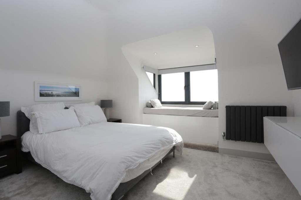 Bournecoast: 3 Bed-sea Views/balcony/garden-hb6314