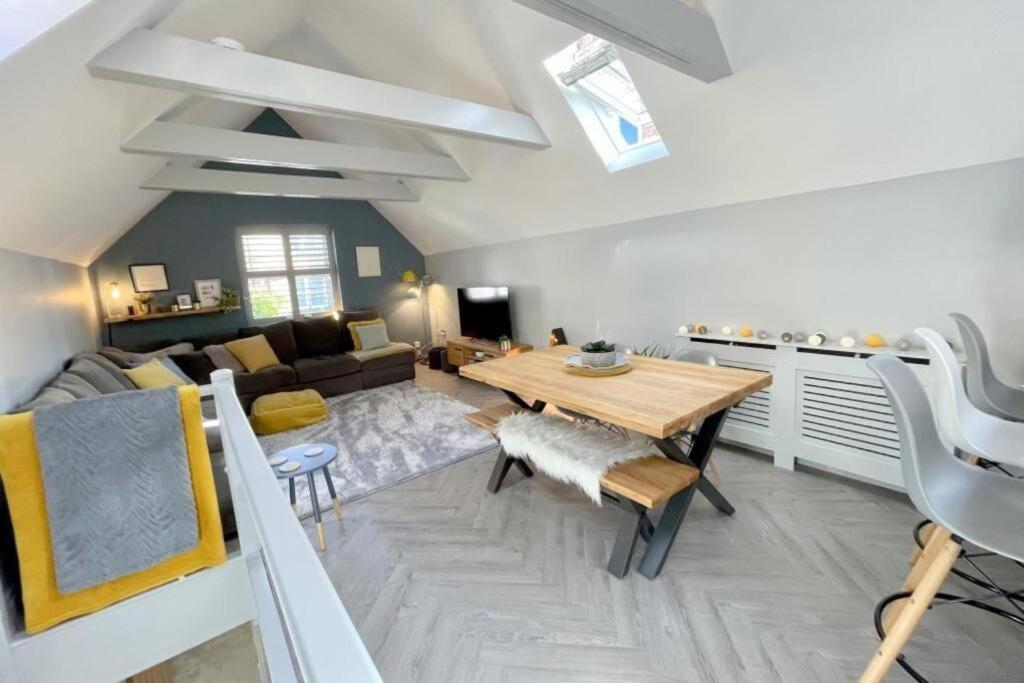 Bournecoast: Beautiful Two Bed Coach House-hb5458