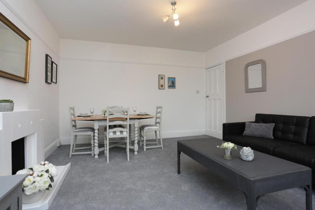 Apartment Bournecoast - Spacious Flat Near Shops/beach-fm182 Bournemouth