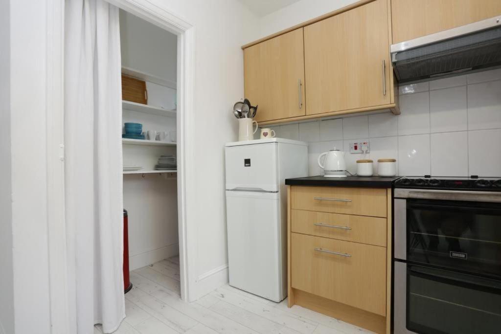 Bournecoast - Spacious Flat Near Shops/beach-fm182 Apartment Bournemouth