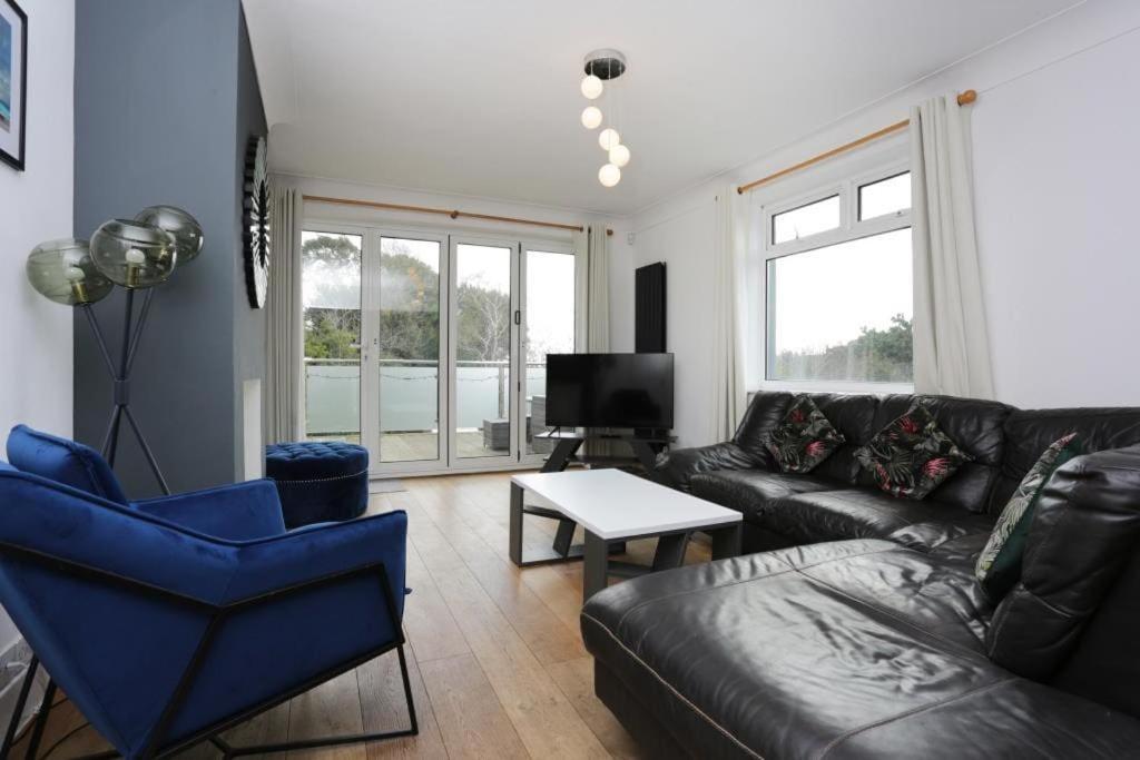 Bournecoast: With Snug-games Room-garden-3114 *