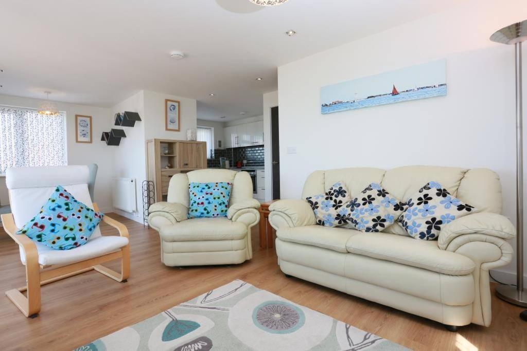 Bournecoast: Flat With Panoramic Sea Views- Fm6180 *