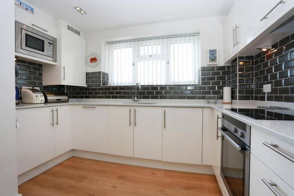 Bournecoast: Flat With Panoramic Sea Views- Fm6180 * Bournemouth