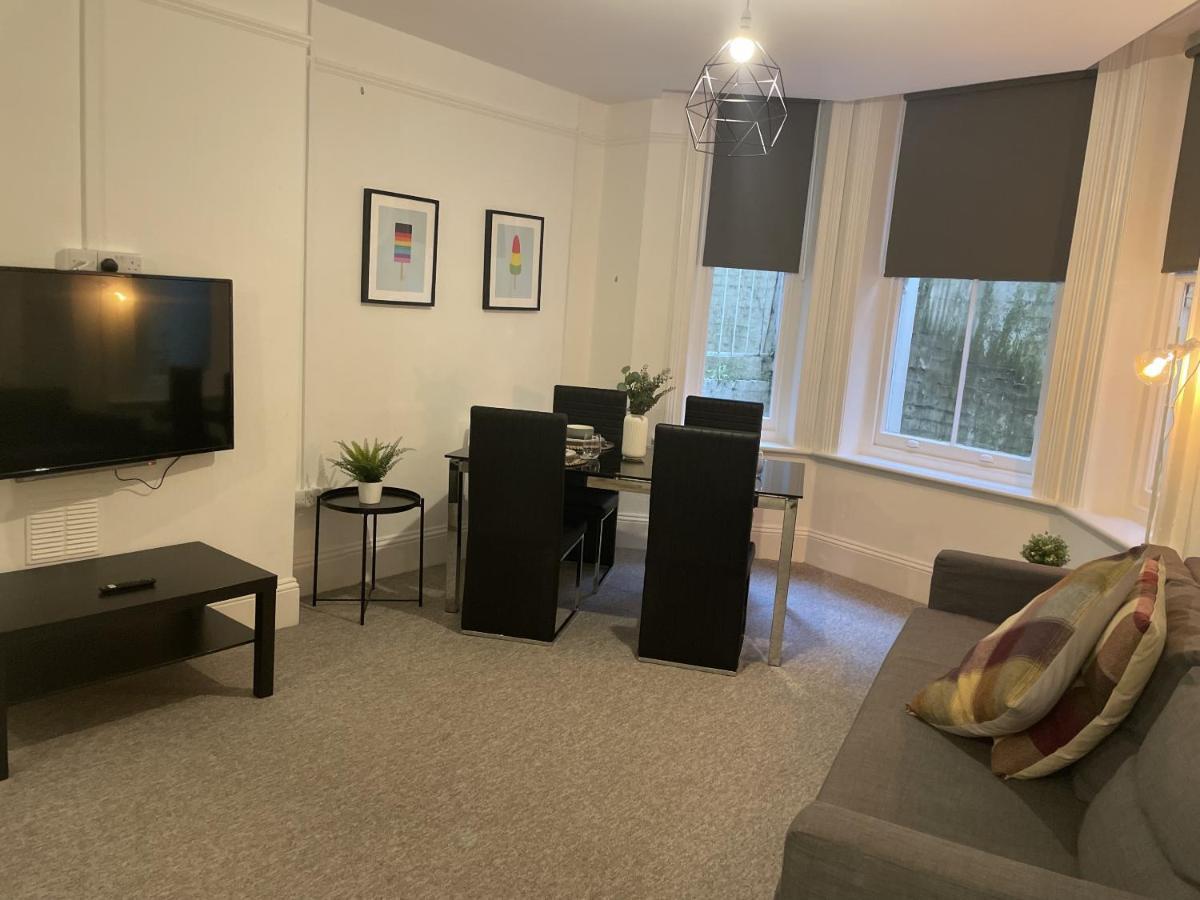 The Bank - Flat 1, Apartment, Sleeps 4, 7 Min From The Beach, Pet Friendly, Parking, Wifi, Kitchen And Washer Bournemouth