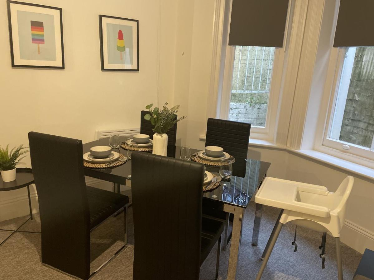 The Bank - Flat 1, Apartment, Sleeps 4, 7 Min From The Beach, Pet Friendly, Parking, Wifi, Kitchen And Washer Apartment