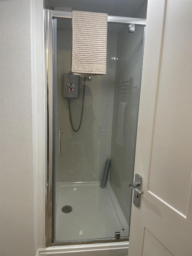 The Bank - Flat 1, Apartment, Sleeps 4, 7 Min From The Beach, Pet Friendly, Parking, Wifi, Kitchen And Washer *