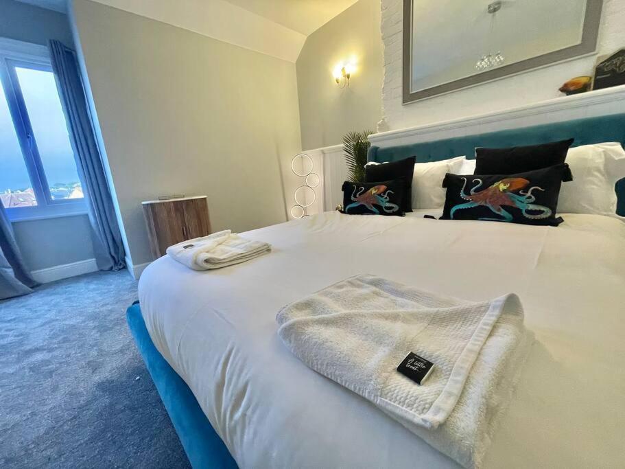 Coastline Retreats - Stunning Sea View Apartment, Netflix * Bournemouth