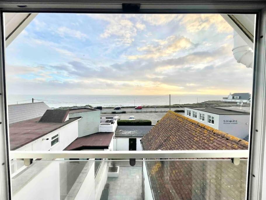 Coastline Retreats - Stunning Sea View Apartment, Netflix