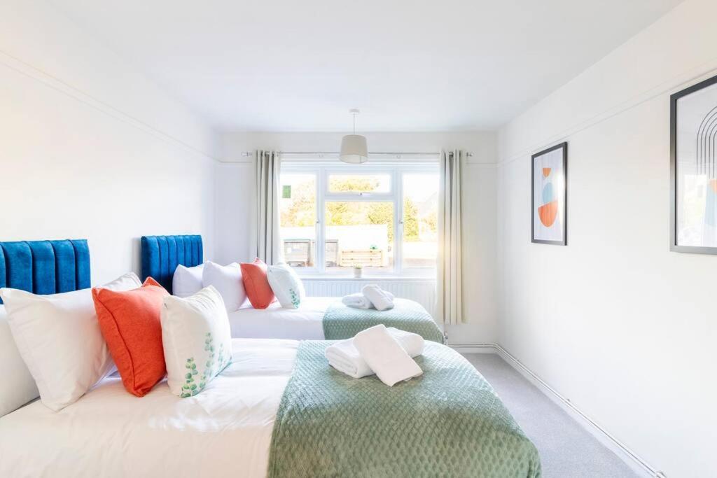 Apartment Stunning Sea View 2 Bedroom Sleeps 6- Free Parking *