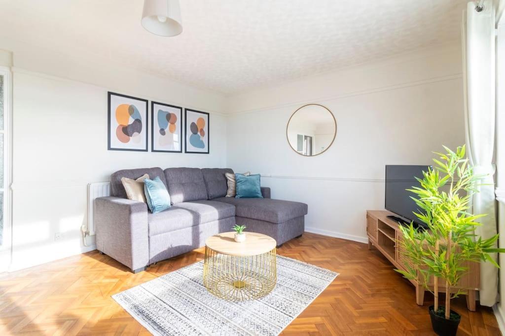 Stunning Sea View 2 Bedroom Sleeps 6- Free Parking * Bournemouth