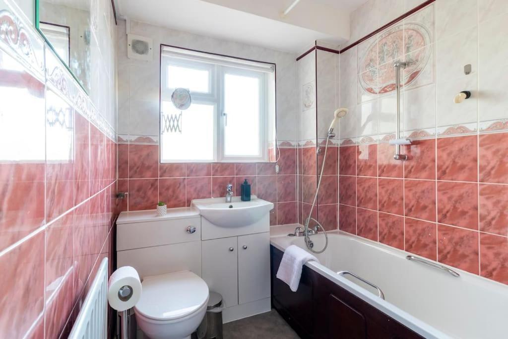 Stunning Sea View 2 Bedroom Sleeps 6- Free Parking