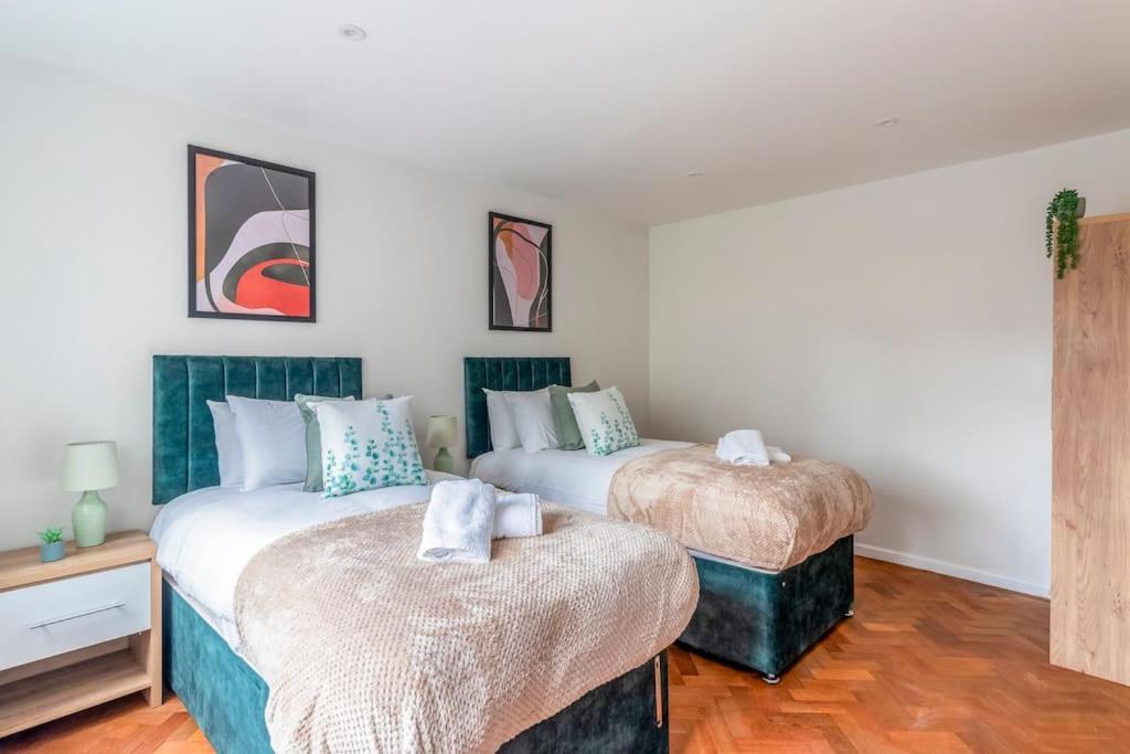 Apartment Spacious Sea View 2 Bedroom Sleeps 6-free Parking *