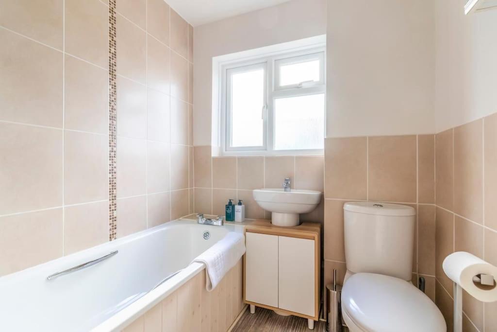 Spacious Sea View 2 Bedroom Sleeps 6-free Parking * Bournemouth