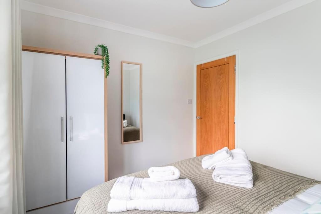 Spacious Sea View 2 Bedroom Sleeps 6-free Parking * Bournemouth
