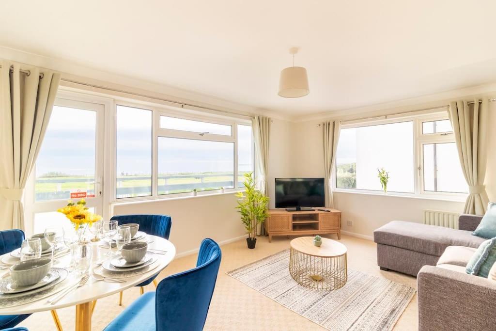 Incredible Sea View 2 Bedroom * Bournemouth