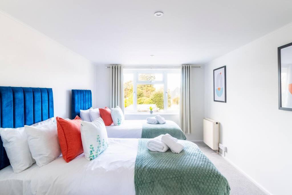 Stunner Sea View 2 Bedroom Sleeps 6-free Parking *