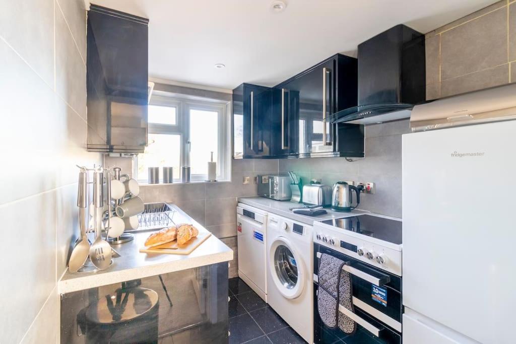 Stunner Sea View 2 Bedroom Sleeps 6-free Parking * Bournemouth
