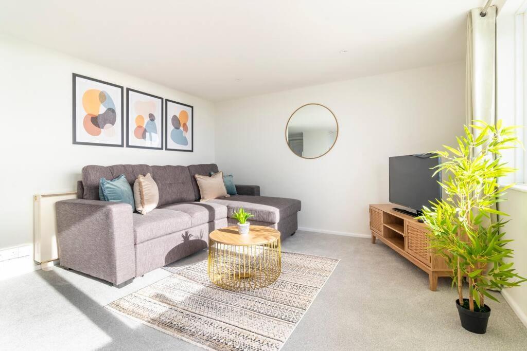 Apartment Stunner Sea View 2 Bedroom Sleeps 6-free Parking *