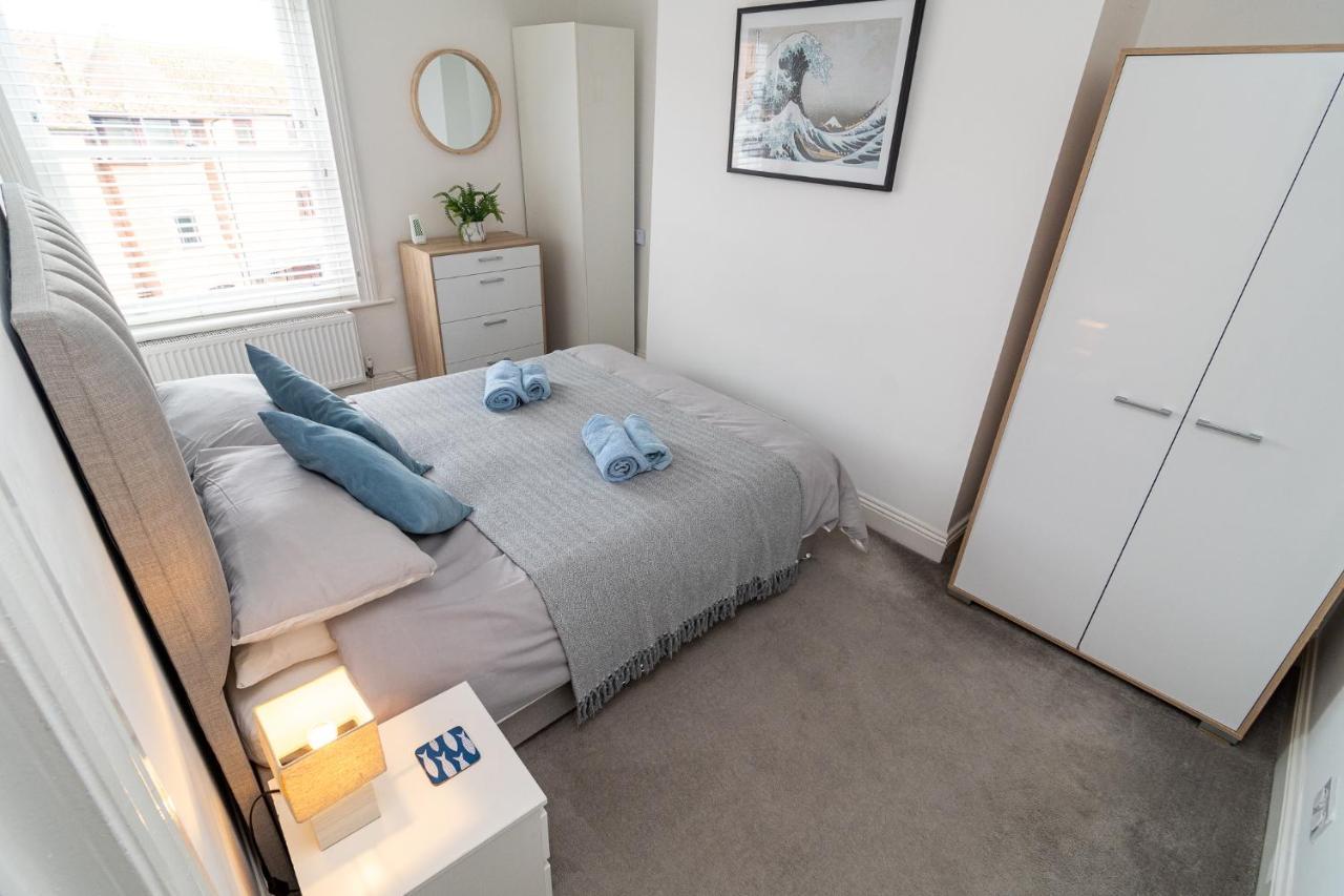 Light And Airy 1 Bedroom Flat 700m From The *