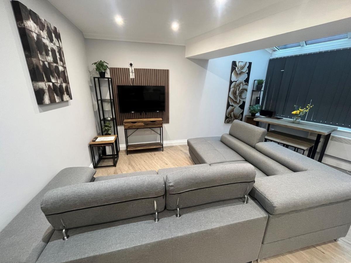 Westhill Road Apartment *