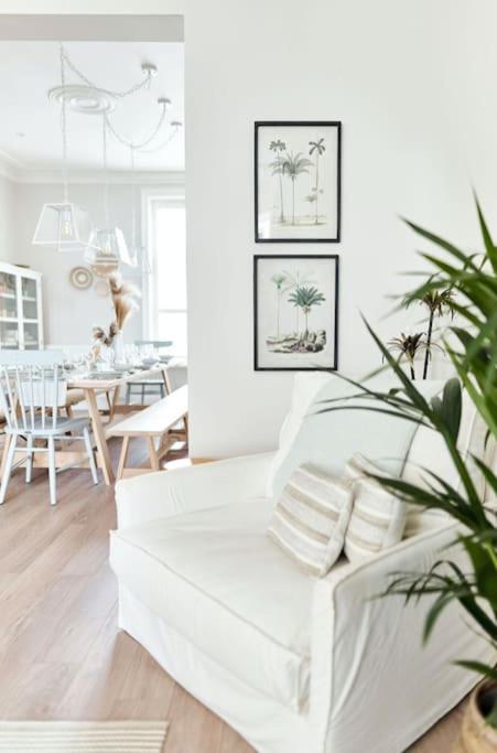 Cute House - 4 Mins Walk Holiday home *
