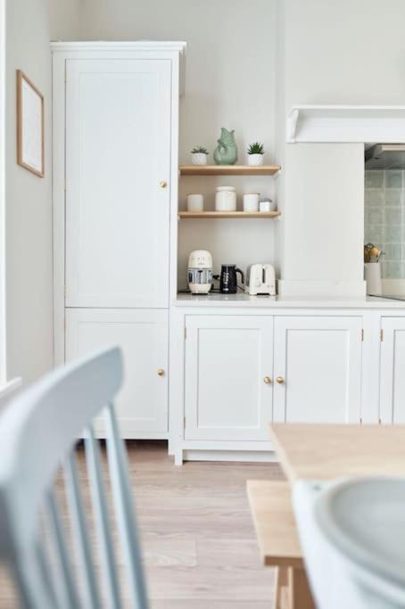 Cute House - 4 Mins Walk Holiday home Bournemouth