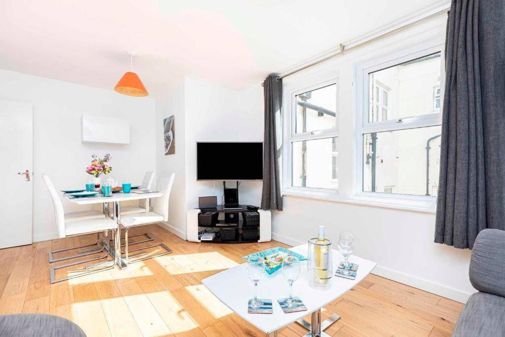 Bournecoast- Near Town Centre And With Hut - Fm6114 Apartment Bournemouth