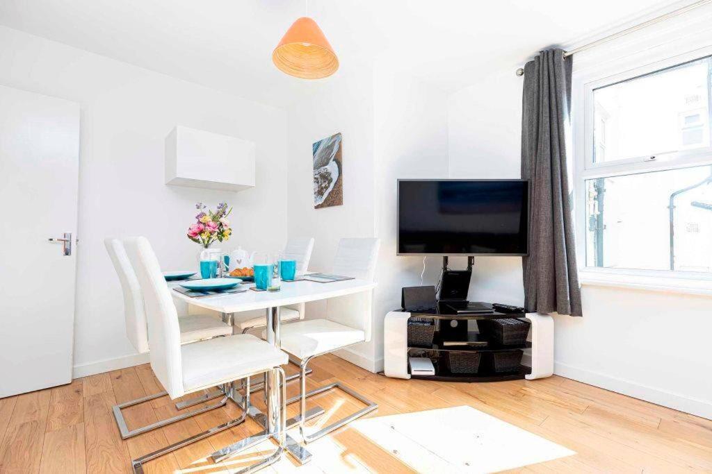 Bournecoast- Near Town Centre And With Hut - Fm6114 Apartment