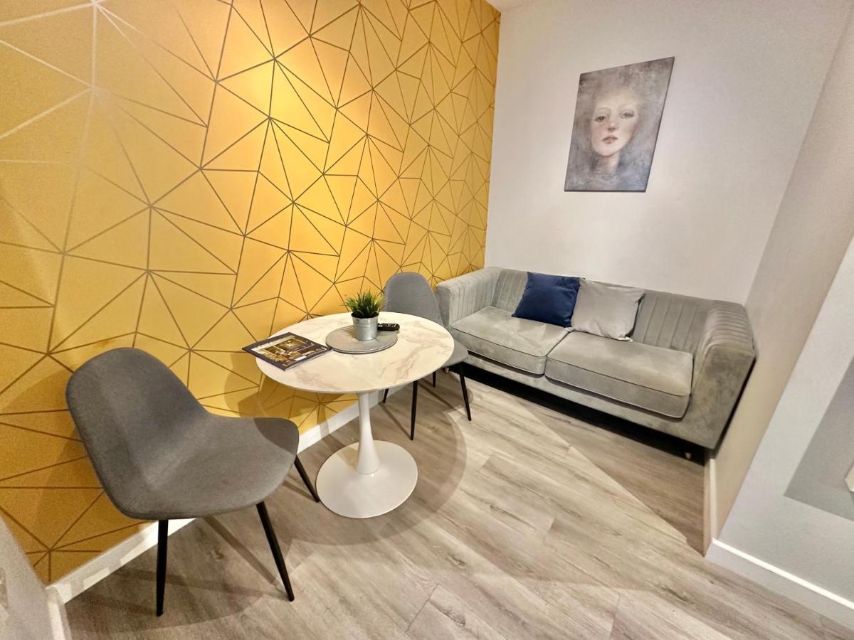 Urban Retreat - Close To Town And Apartment *