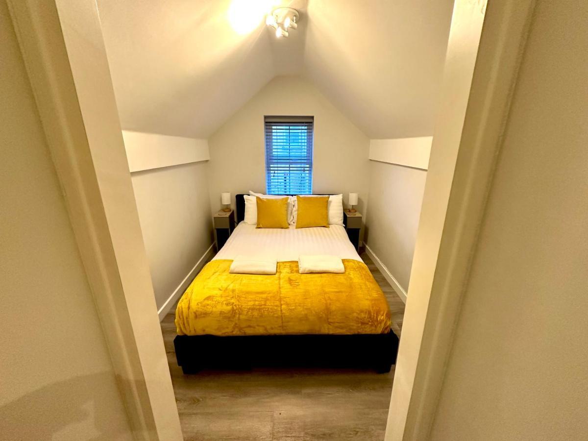 Urban Retreat - Close To Town And Apartment