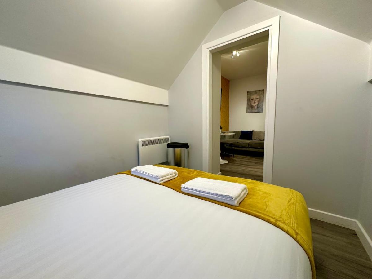 Urban Retreat - Close To Town And Apartment *