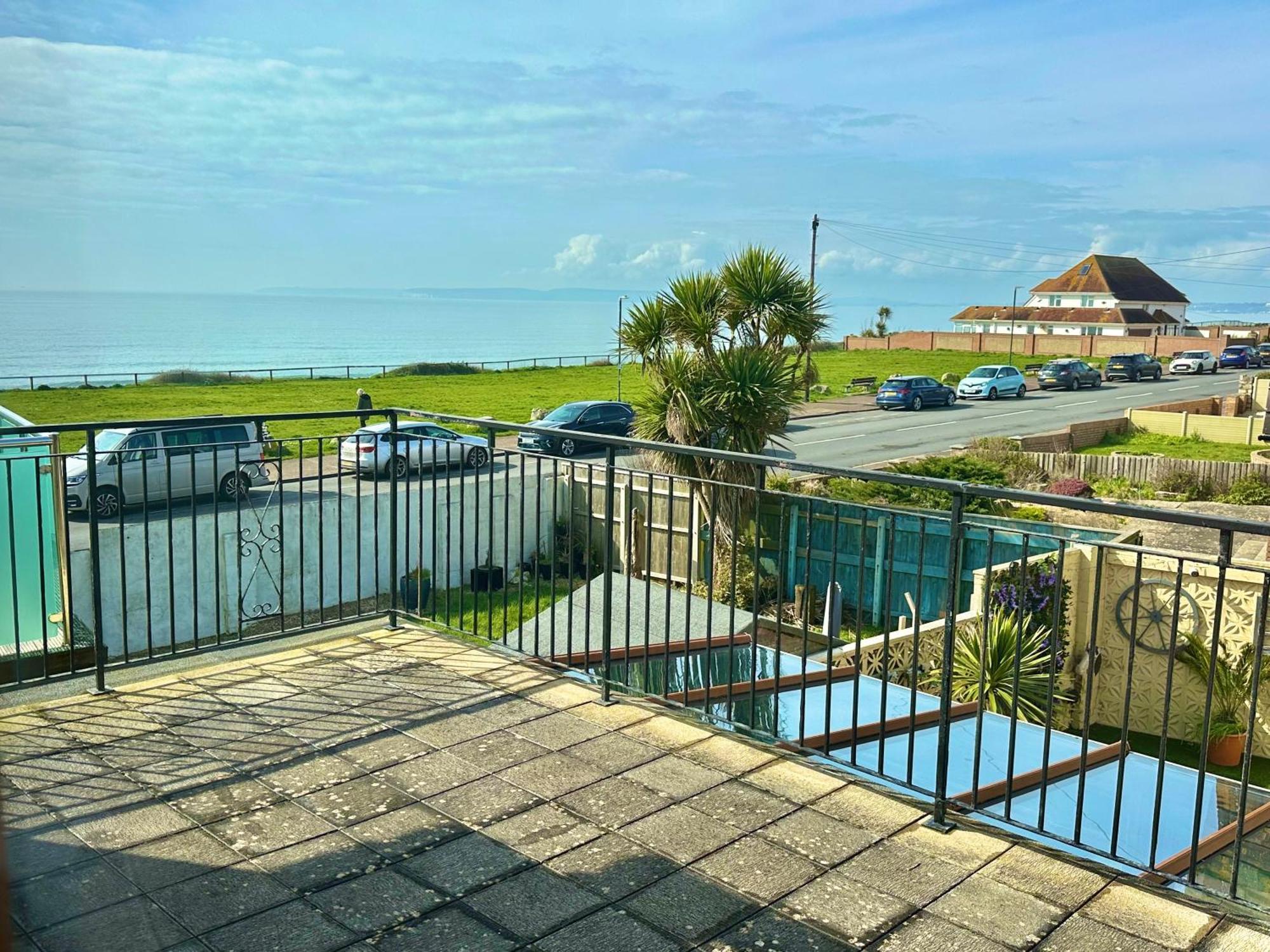 Sea View Three Bed Detached - With Parking - Next To Beach! Holiday home *