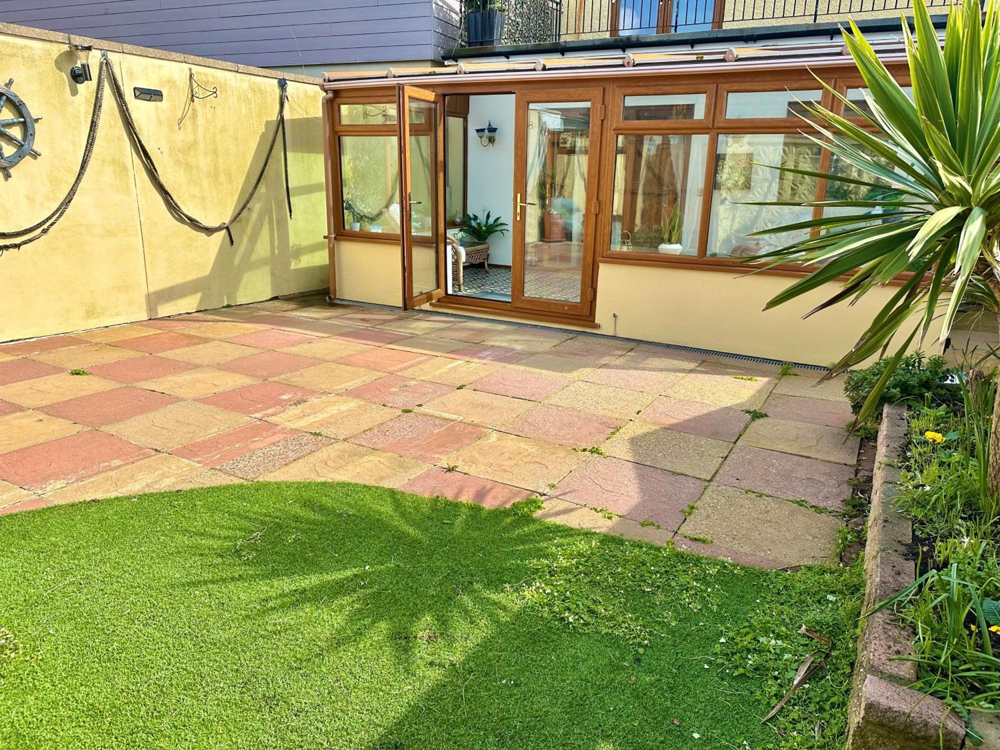 Sea View Three Bed Detached - With Parking - Next To Beach! * Bournemouth
