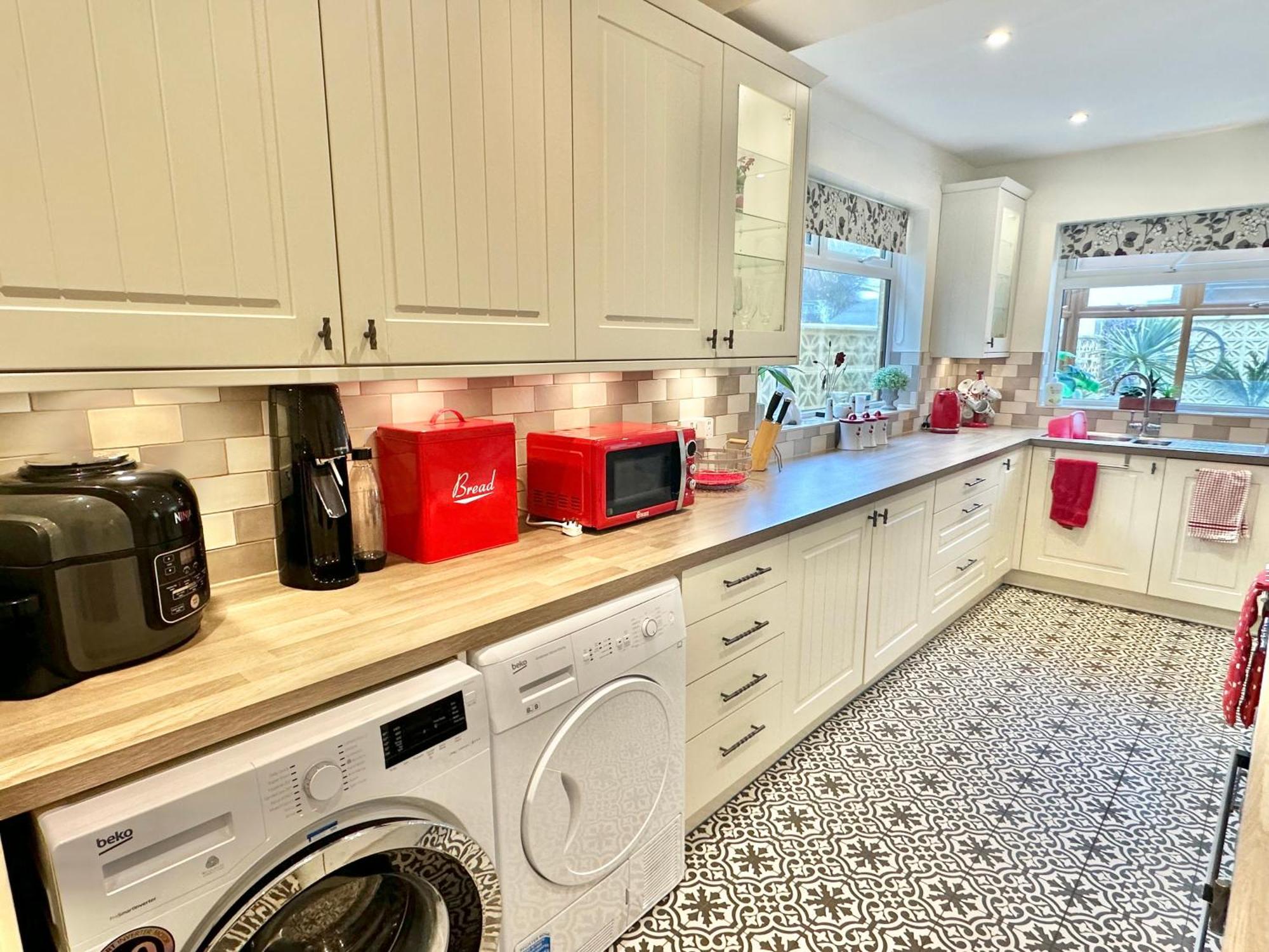 Holiday home Sea View Three Bed Detached - With Parking - Next To Beach! Bournemouth