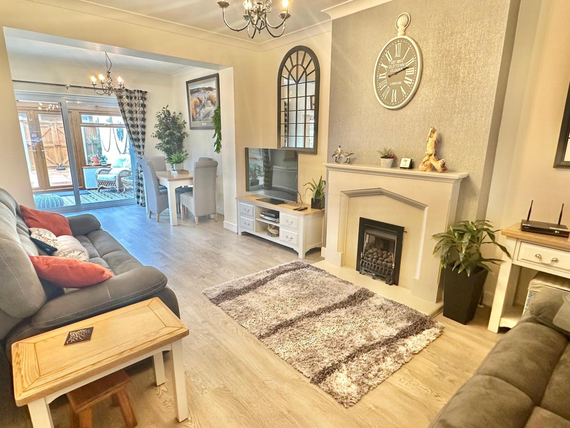 Holiday home Sea View Three Bed Detached - With Parking - Next To Beach!