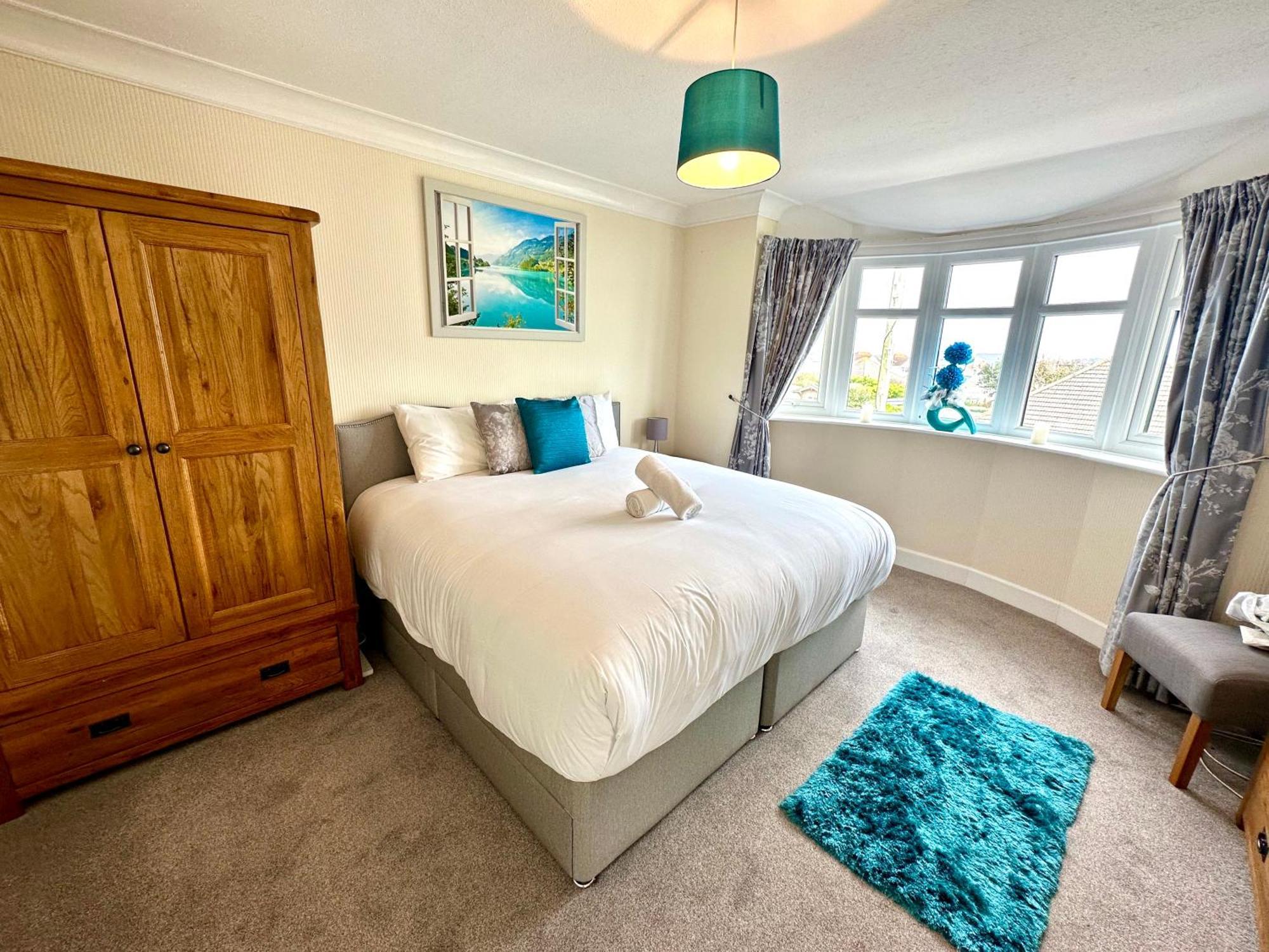 Sea View Three Bed Detached - With Parking - Next To Beach! Holiday home *