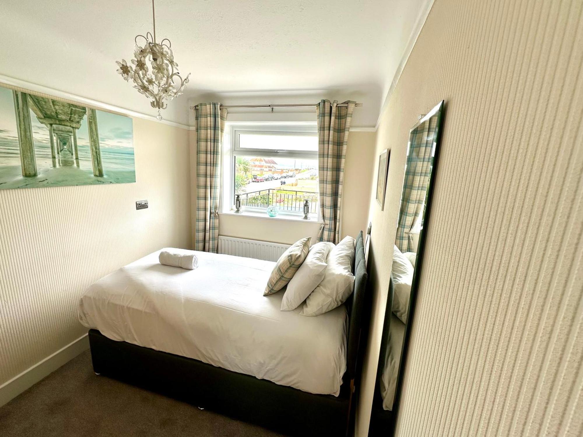 Sea View Three Bed Detached - With Parking - Next To Beach! Bournemouth