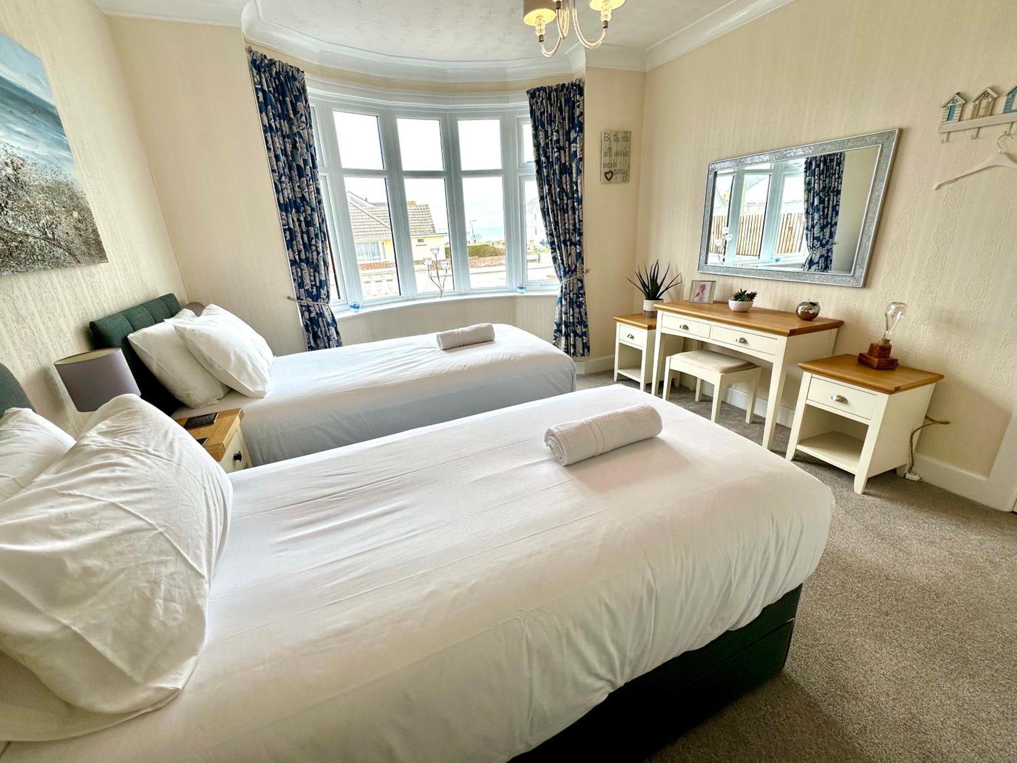 Sea View Three Bed Detached - With Parking - Next To Beach! Holiday home
