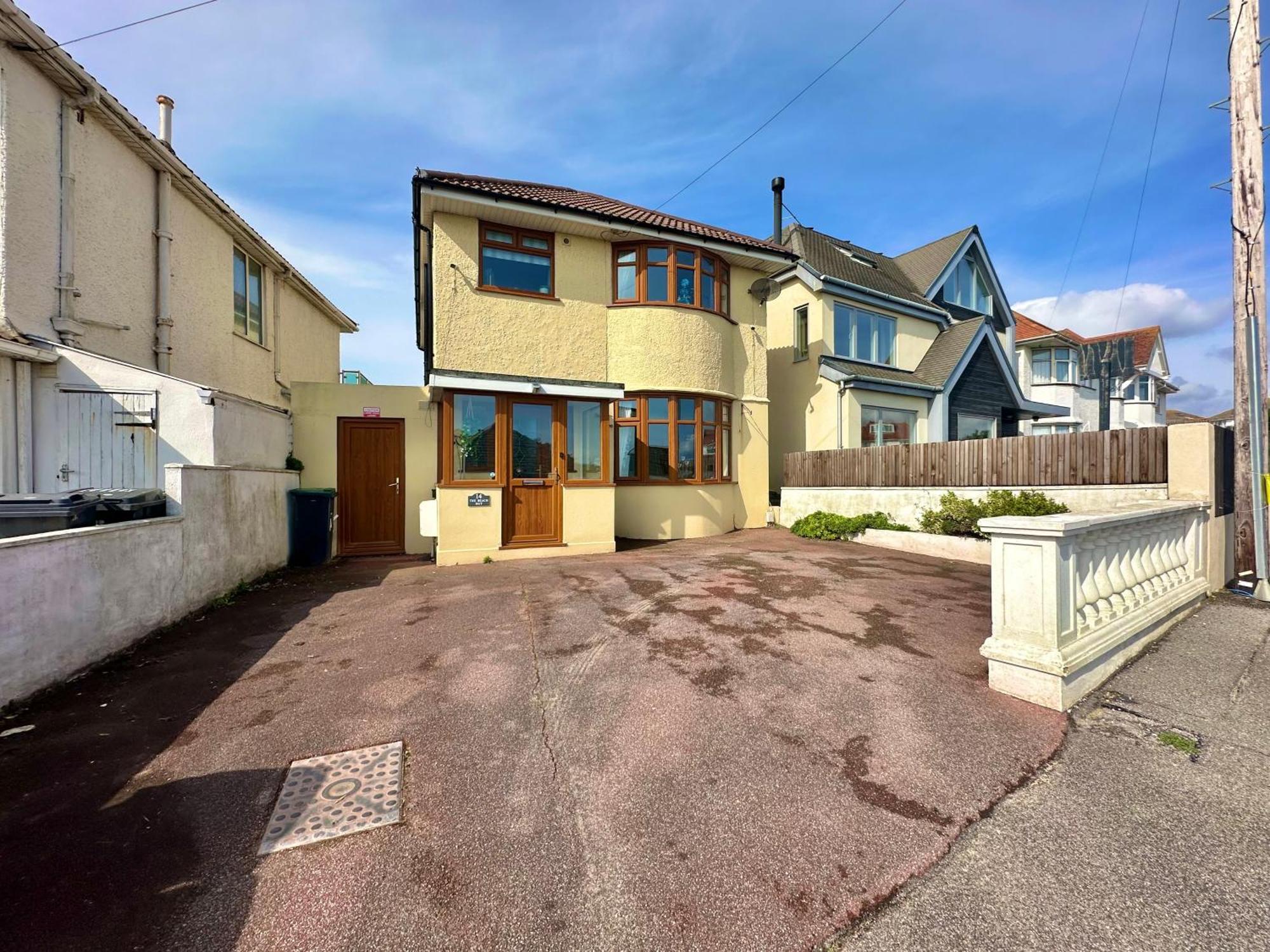Sea View Three Bed Detached - With Parking - Next To Beach! Holiday home