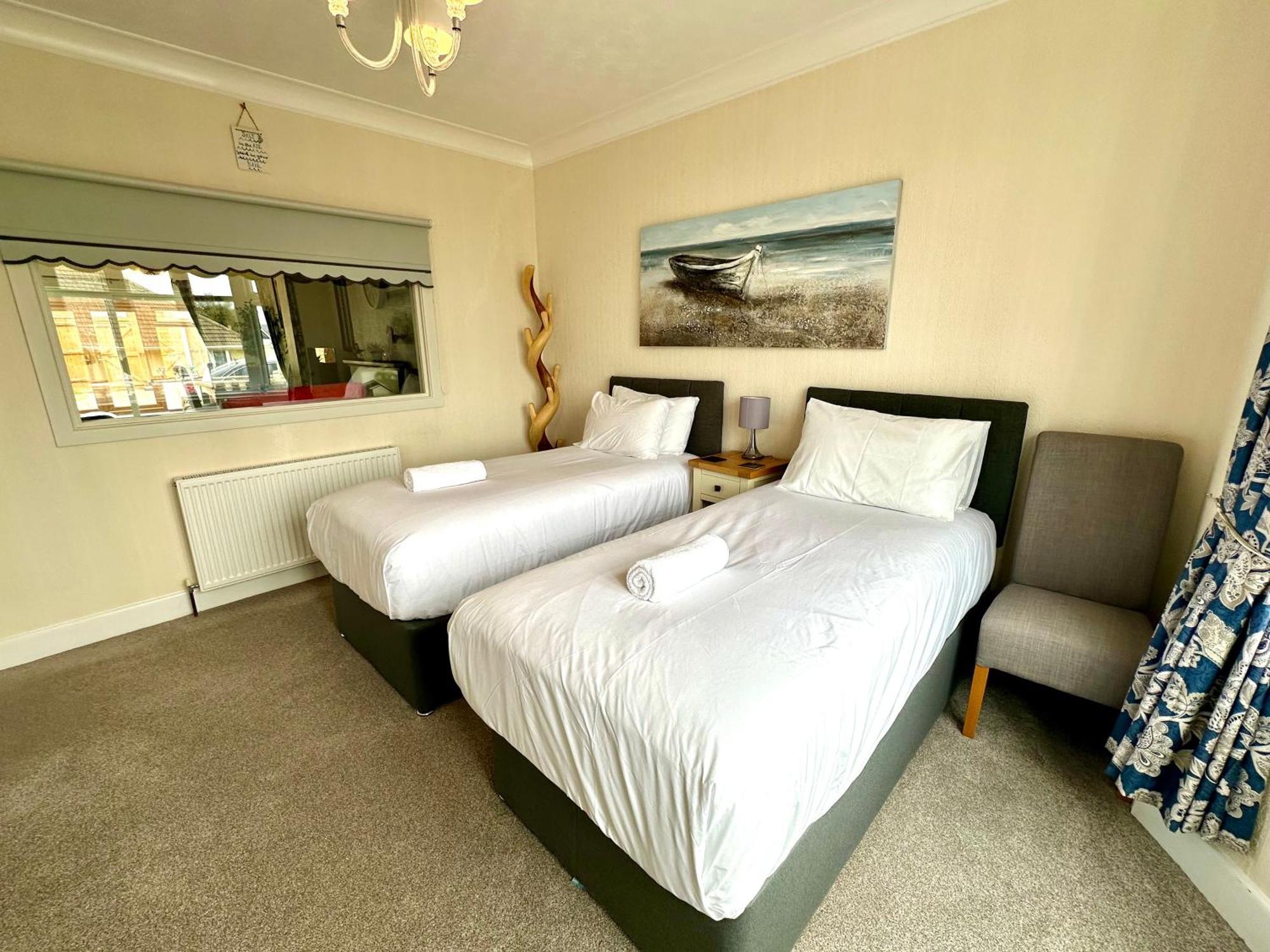 Holiday home Sea View Three Bed Detached - With Parking - Next To Beach!