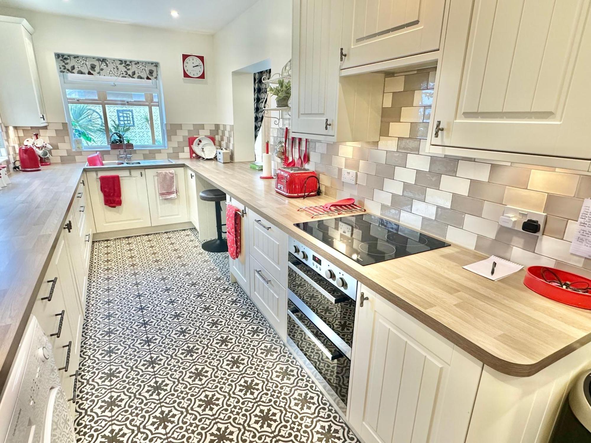 Holiday home Sea View Three Bed Detached - With Parking - Next To Beach!