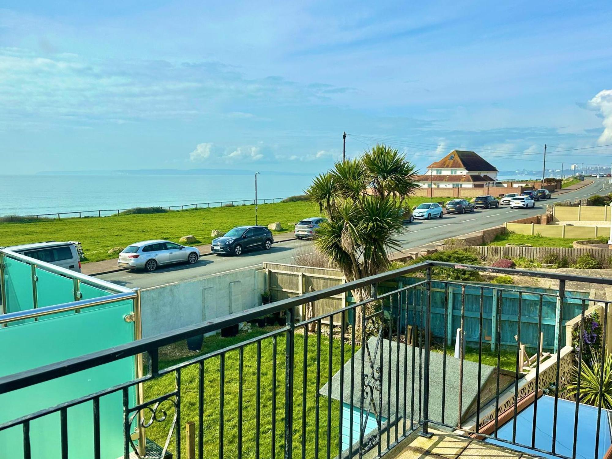 Sea View Three Bed Detached - With Parking - Next To Beach! * Bournemouth
