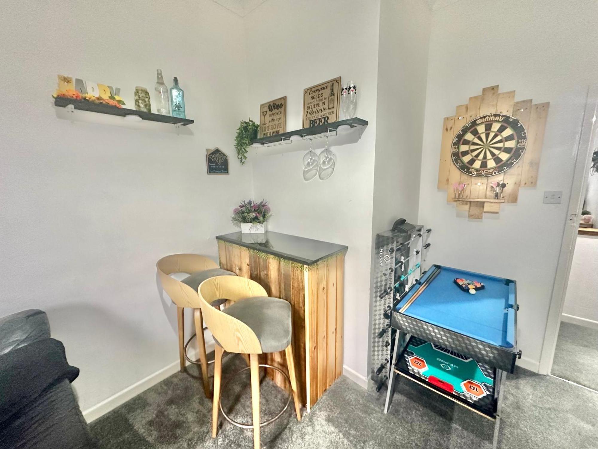 Homely In The Heart Of Town Centre - Sleeps 6 Apartment