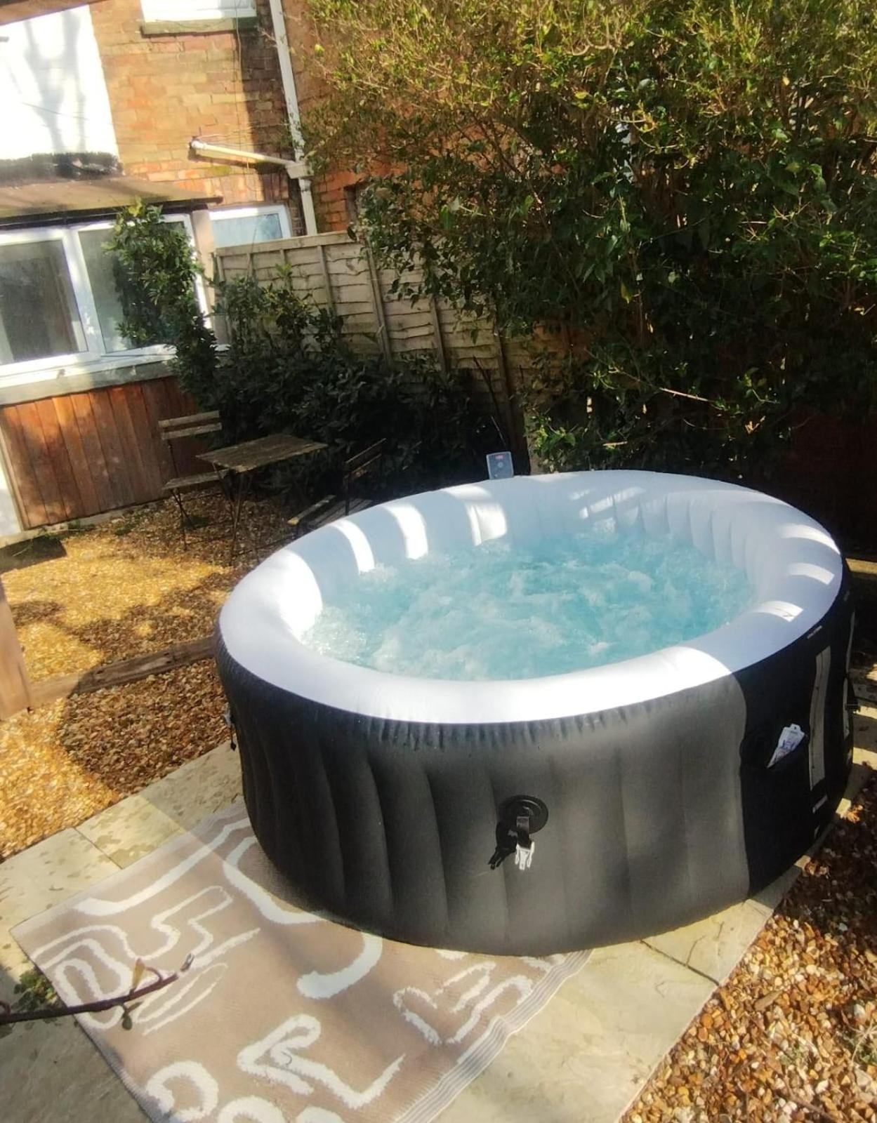 Apartment Spacious One Bed With Hot Tub And Garden *